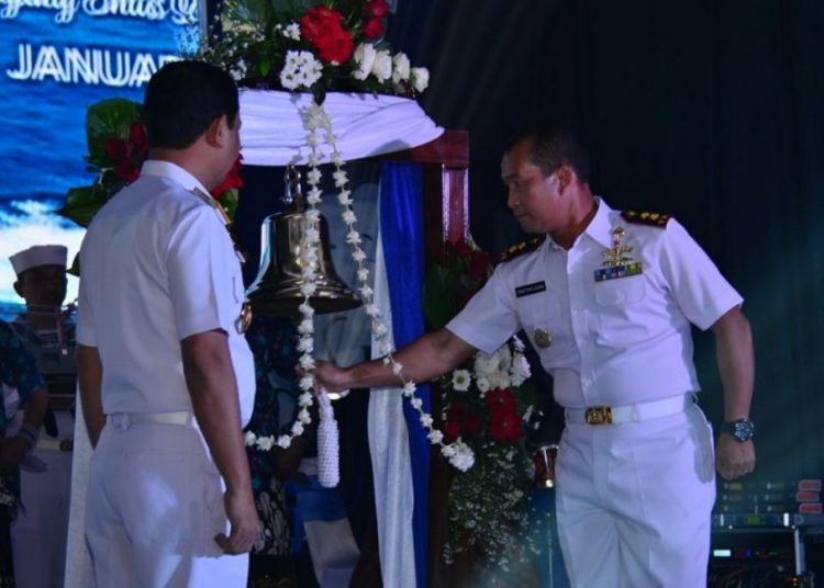 Pengukuhan nama KRI Semarang-594 oleh Kepala Staf Angkatan Laut Laksamana TNI Siwi Sukma Adji di  dermaga Nusantara, Pelabuhan Tanjung Emas, Semarang.