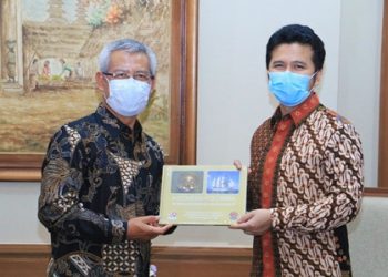 Wagub Jatim Emil Elestianto Dardak saat bersama Dubes RI untuk Kolumbia Priyo Iswanto.
