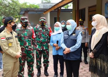 Gubernur Jatim Khofifah Indar Parawansa bersama Forkopimda Jatim meninjau KTS di Desa Karanganom, Kecamatan Durenan, Kabupaten Trenggalek.