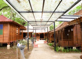 Rumah sakit tersebut konsepnya berbentuk joglo berada di Desa Dungus, Kecamatan Wungu, Kabupaten Madiun.