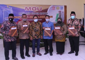 Foto bersama perwakilan para guru kepala sekolah SMKS se-Jawa Timur dan MKKS SMK swasta Sidoarjo.