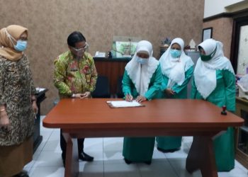 Pendatangan Mou yang diteken oleh Kepala Dispendukcapil Sidoarjo Reddi Kusuma dan Ketua PC Fatayat Sidoarjo Elok Sifak Munadiroh.