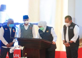 Gubernur Jatim Khofifah Indar Parawansa meresmikan gedung Trauma Centre dan Intensive Care RSUD dr Soedono di Madiun.