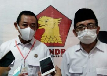 Ketua DPC Partai Gerindra Surabaya BF Sutadi (kiri) bersama Wakil Ketua DPRD Surabaya AH Thony yang juga dari Partai Gerindra.
