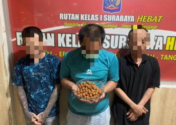 Ketiga tahanan di Rutan Medaeng yang diduga melakukan penyelundupan pil koplo dicampur bumbu pecel.