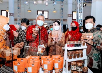 Wakil Gubernur Jawa Timur, Emil Elestianto Dardak hadir di acara Showcase Produk UMKM KKI Seri-1 serta Gerakan Nasional Bangga Buatan Indonesia dan Berwisata di Indonesia yang digelar di gedung Museum De Javasche Bank.