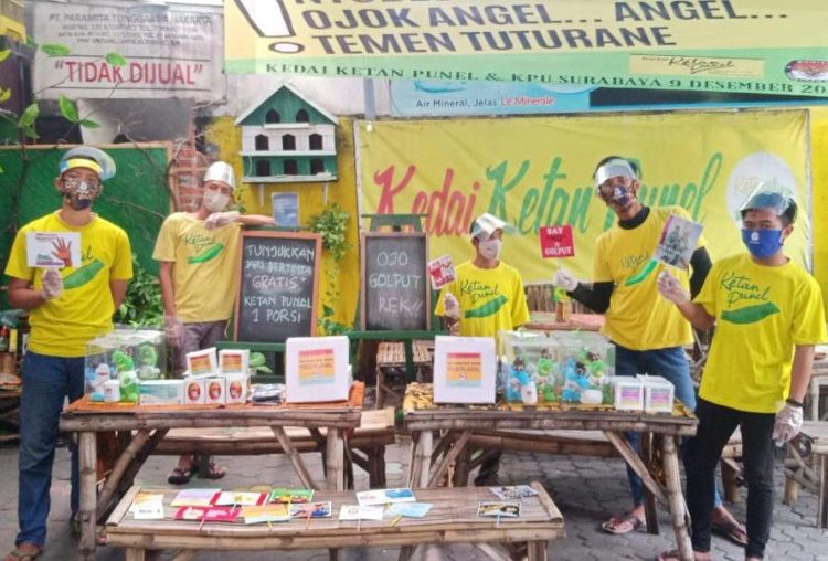 Salah satu UMKM, Kedai Ketan Punel di kawasan Jalan Raya Darmo. Pelaku UMKM berharap mereka juga segera dapat divaksinasi Covid-19.