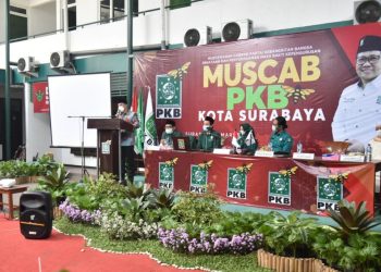 Wali Kota Surabaya Eri Cahyadi saat menghadiri Musyawarah Cabang (Muscab) DPC Partai Kebangkitan Bangsa (PKB) di kantor DPC PKB Surabaya.