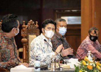 Wakil Gubernur Jatim Emil Elestianto Dardak saat dalam acara Forum Diskusi UU Cipta Kerja (Omnibus Law) yang digelar Badan Pembahasan (Bapem) Perda DPRD Provinsi Jatim di DPRD Jatim.