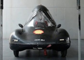 Tim Sapuangin ITS sedang melakukan Virtual Technical Inspection melalui video saat perlombaan Shell Eco-Marathon 2021.