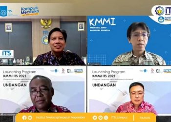 Atas dari kiri, Prof Dr Ir Mochamad Ashari MEng dan Yon Sugiarto SSi MSc, (bawah dari kiri) Prof Dr Ir Adi Soeprijanto MT dan Obert Hoseanto saat launching program KMMI ITS 2021.