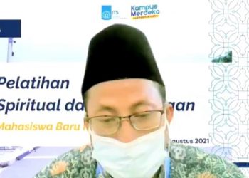 Ketua pelaksana kegiatan PSB Imam Safawi Ahmad SSi MSi saat memberikan sambutan dalam acara PSB ITS 2021 yang digelar secara daring.
