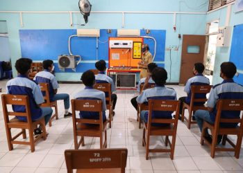 Salah satu sekolah yang mulai melakukan PTM terbatas bertahap yaitu SMK Negeri 7 Surabaya.