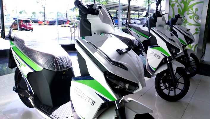 Penampilan sepeda motor GESITS yang didesain khusus untuk Terminal Teluk Lamong.