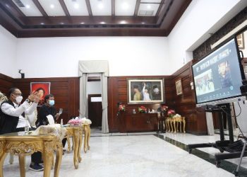 Wali Kota Surabaya Eri Cahyadi lakukan pertermuan virtual dengan pendamping Program Keluarga Harapan (PKH), pendamping BPNT (Bantuan Pangan Non Tunai) Surabaya, dan jajaran Dinas Sosial (Dinsos) Kota Surabaya.