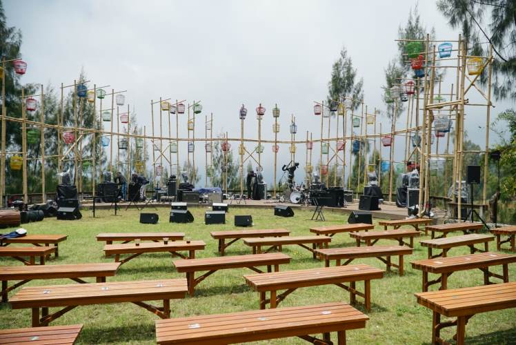 Jazz Gunung 2021' akan menghadirkan beberapa musisi Jazz Indonesia.. Pagelaran ini akan diselenggarakan di Amfiteater Terbuka Jiwa Jawa Resort Bromo, Kabupaten Probolinggo.