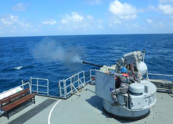 KRI Malahayati-362, membombardir dan menenggelamkan kapal permukaan musuh. Ini terjadi di Laut Jawa, saat pelayaran lintas laut (Linla) menuju daerah latihan di perairan Batam, Selat Singapura dan Laut Natuna dalam rangka latihan bersama dengan Angkatan Laut Singapura.
