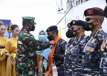 Penyambutan prajurit KRI Bima Suci setelah tiba di Dermaga Mako Lantamal XIII Jl. Sei Ngingitan, Kelurahan Mamburungan, Kec. Tarakan Timur, Kalimantan Utara.