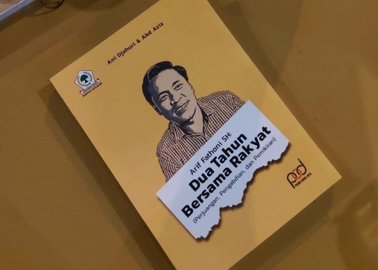 Buku "Dua Tahun Bersama Rakyat" yang akan diterbitkan Ketua DPD Golkar Surabaya Arif Fathoni sebagai bentuk pertanggungjawabannya kepada pemilihnya.