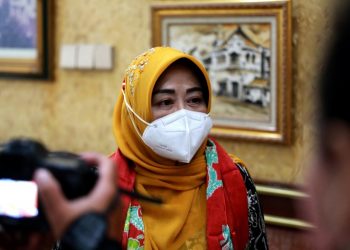 Direktur Utama PT Bank Perkreditan Rakyat (BPR) Surya Artha Utama, Renny Wulandari