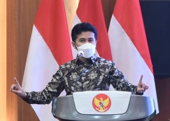 Wakil Gubernur Jawa Timur Emil Elestianto Dardak memberikan sambutan saat membuka workshop Sekolah Kader Tahun 2021 di Graha Eka Praja Badan Pengembangan Sumber Daya Manusia (BPSDM) Provinsi Jatim.