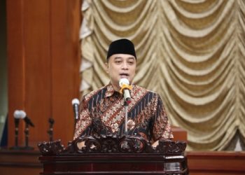 Wali Kota Surabaya, Eri Cahyadi memberikan sambutan dalam peringatan Maulid Nabi Muhammad SAW yang digelar Persatuan Wredatama Republik Indonesia (PWRI) Kota Surabaya.
