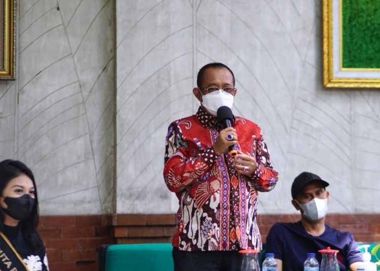 Wakil Wali Kota Surabaya Armuji menjadi narasumber dalam Seminar Nasional dengan tema "This Able We Are All Born Equal".