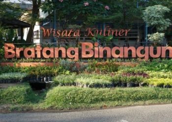Salah satu Sentra Wisata Kuliner (SWK) Bratang Binangun. SWK ini sebelum pandemi Covid-19 selalu ramai didatangi pengunjung.