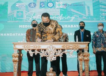 Wali Kota Surabaya Eri Cahyadi melakukan penandatanganan nota kesepakatan bersama tentang penyelenggaraan layanan wisata medis di Kota Surabaya. Penandatanganan ini dilaksanakan di lobby lantai 2 Balai Kota Surabaya.