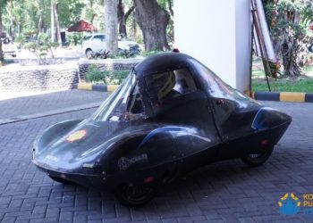 Mobil Tim Sapuangin ITS berjenis urban yang turut mengiringi Dr Ir Witantyo MEngSc, wisudawan program doktor Teknik Mesin yang juga merupakan pembina tim.