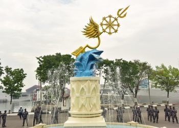 Setelah pemugaran selesai, Monumen Cakra diresmikan Panglima Koarmada II Laksda TNI Dr. Iwan Isnurwanto, Rabu (27/10). Monumen ini berada tepat di depan pintu masuk sisi selatan gedung Lounge Majapahit.