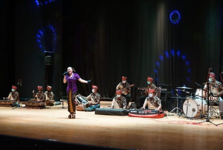Pentas seni ludruk di gedung kesenian sebelum pandemi Covid-19 .