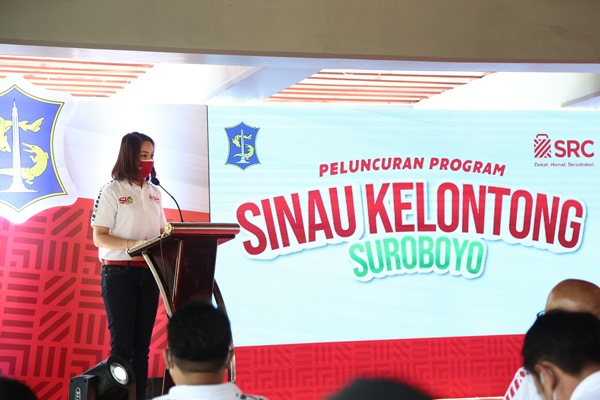 Direktur SRCIS Rima Tanago dalam launching Sinau Kelontong Surabaya .