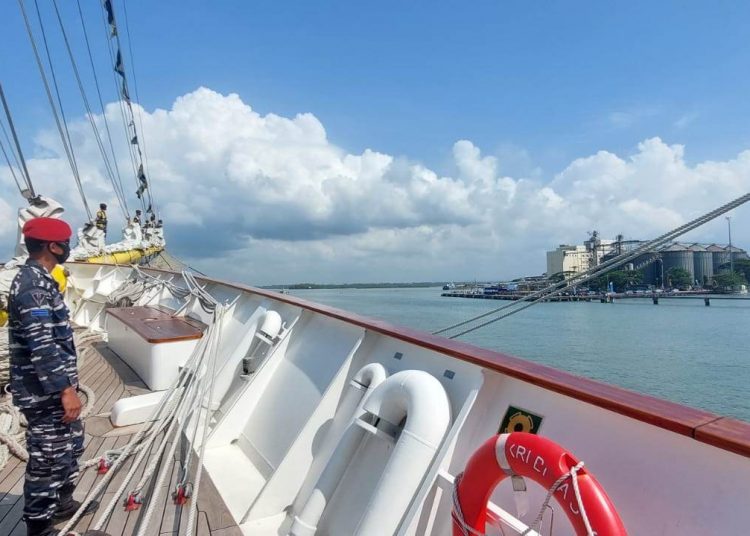 KRI Bima Suci tiba di Dermaga VI Pelindo III Pelabuhan Tanjung Intan Cilacap, Kelurahan Tambakreja, Kecamatan Cilacap Selatan, Cilacap.