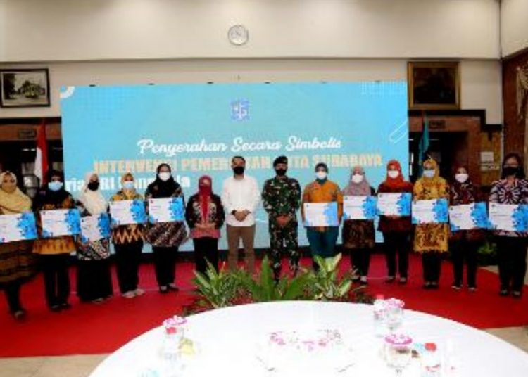 Pemkot Surabaya memberikan intervensi berupa pekerjaan maupun pelatihan kerja kepada para istri patriot ksatria KRI Nanggala 402.