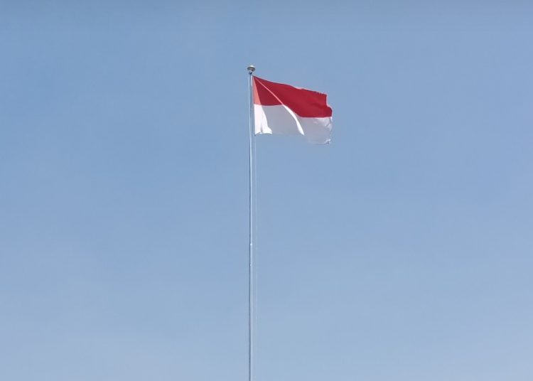 Wali Kota Eri Cahyadi mengeluarkan surat edaran yang menyampaikan dalam rangka Peringatan Hari Pahlawan 10 November 2021, warga diminta mengibarkan Bendera Merah Putih satu tiang penuh pada tanggal 10 November 2021 mulai pukul 06.00-18.00 WIB.