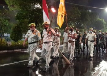 Dengan berjalan kaki dan membawa obor, dalam peringatan Hari Pahlawan, Pemuda Panca Marga melakukan kirab dari Taman Makam Pahlawan Kusuma Bangsa menuju makam Bung Tomo di Ngagel.