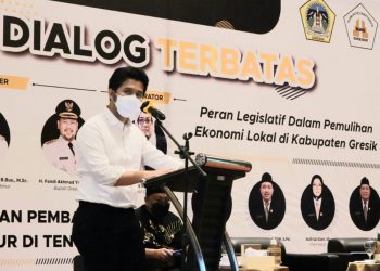 Wakil Gubernur Jawa Timur Emil Elestianto Dardak menghadiri dialog di Kabupaten Gresik yang mengusung tema Percepatan Pembangunan Infrastruktur di Tengah Pandemi.