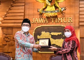 Gubernur Jawa Timur Khofifah Indar Parawansa menerima kunjungan Duta Besar RI untuk Tunisia, Mr Zuhairi Misrawi di Gedung Negara Grahadi, Surabaya.