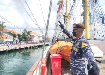 Diawali apel kelengkapan personel dan pengecekan tes kesehatan, KRI Bima Suci bertolak dari Bali menuju kembali ke Surabaya.