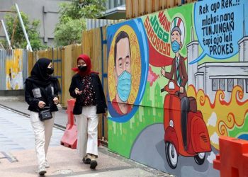 Pemkot ingin menyulap Jalan Tunjungan menjadi salah satu kawasan wisata untuk menggerakkan ekonomi masyarakat dengan membuat mural.