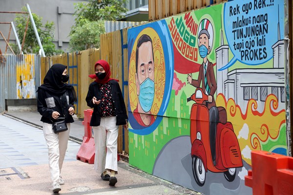 Pemkot ingin menyulap Jalan Tunjungan menjadi salah satu kawasan wisata untuk menggerakkan ekonomi masyarakat dengan membuat mural.