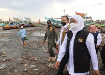 Gubernur Jawa Timur Khofifah Indar Parawansa melakukan kunjungan kerja ke Pelabuhan Perikanan Pantai Puger, Kabupaten Jember.