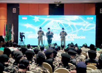 Wakil Gubernur Jawa Timur Emil Elestianto Dardak memberikan sambutan dalam Pelantikan Pengurus Cabang (PC) Gerakan Pemuda Anshor (GP Anshor) Kota Surabaya di Ballroom Hotel Grand Mercure Mirama Surabaya