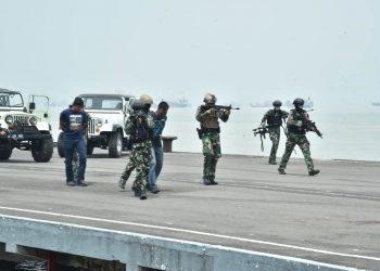 Latihan Operasi Kontra Teror Maritim 2021 Pasukan Kopaska, yang digelar di Dermaga Madura Mako Koarmada II Ujung, Surabaya. Dalam latihan diskenariokan Kopaska melumpuhkan aksi terorisme yang menimpa KM Alor 21 yang sedang berlayar di Laut Jawa.