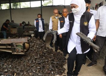 Gubernur Jawa Timur, Khofifah Indar Parawansa memberikan apresiasi atas inovasi waste to energy yang digagas SMK Ponorogo berupa pengolahan sampah Refuse Derived Fuel (RDF) sebagai pengganti batu bara.