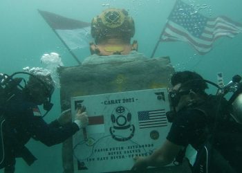 Prasasti itu rumah ikan di kedalaman 30 feet di perairan Pasir Putih Situbondo.