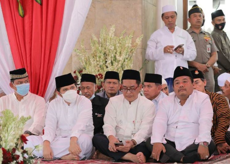 Wakil Gubernur Jawa Timur Emil Elestianto Dardak memperingati Maulid Nabi SAW di Kanzus Sholawat, Kota Pekalongan.