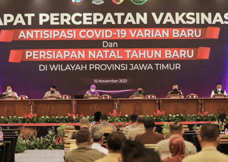 Gubernur Jatim Khofifah Indar Parawansa memimpin Rapat Koordinasi (Rakor) tingkat Provinsi bersama forkopimda dan bupati/wali kota se-Jatim di Convention Hall, Grand City Surabaya.