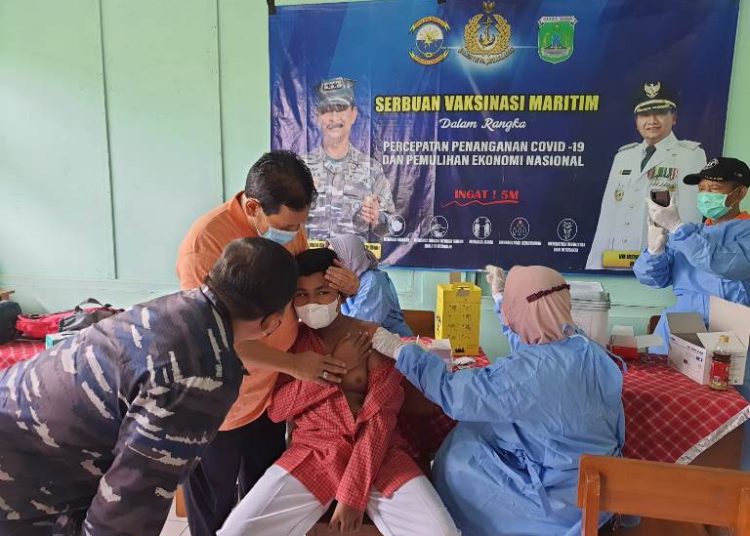 Koarmada II menggelar kembali serbuan vaksinasi maritim di wilayah Kabupaten Pasuruan sejak tanggal 10 hingga 18 November 2021. sebanyak 30 ribu vaksin dosis 1 dan dosis 2  disiapkan bagi masyarakat Pasuruan mulai usia 12 tahun ke atas.